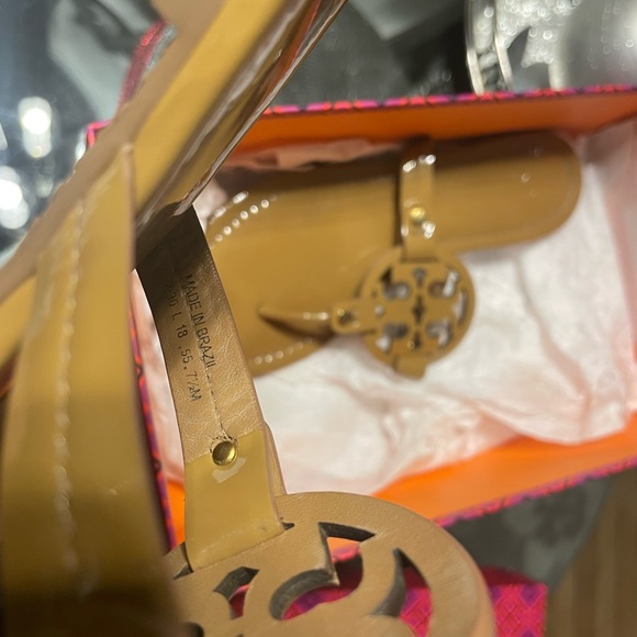 Tory Burch Miller - Size 7.5 Sand Patent - Picture 9 of 10